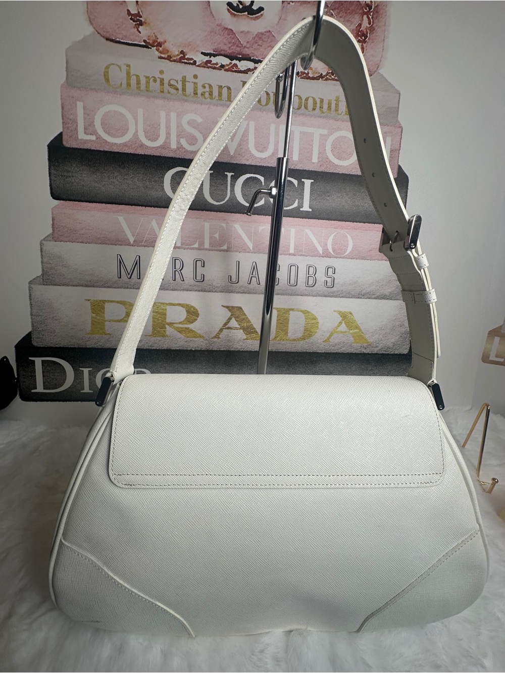 Burberry Vintage White Saffiano Leather Shoulder Bag - Picture 4 of 16